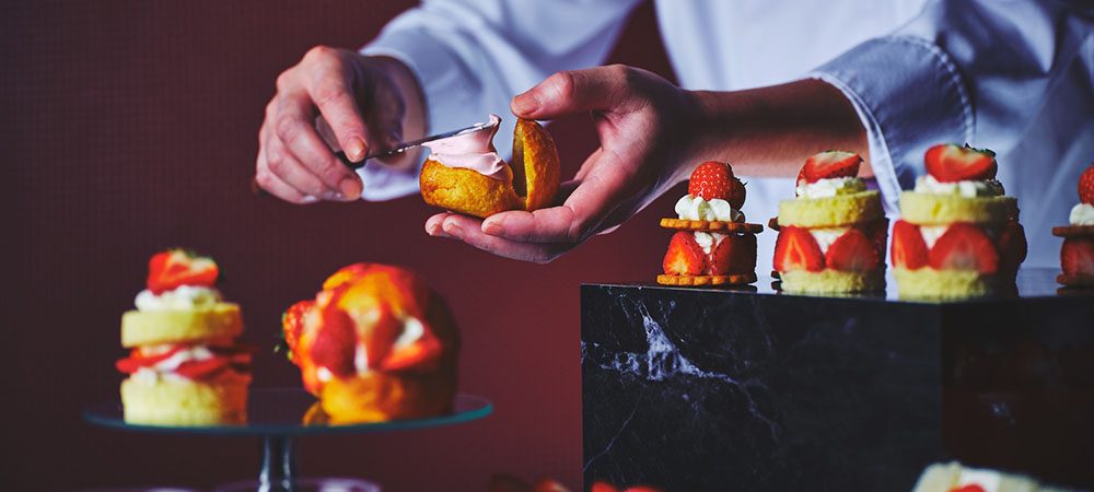 「The Elegant Red（ジ・エレガント レッド）」ストロベリースイーツビュッフェ